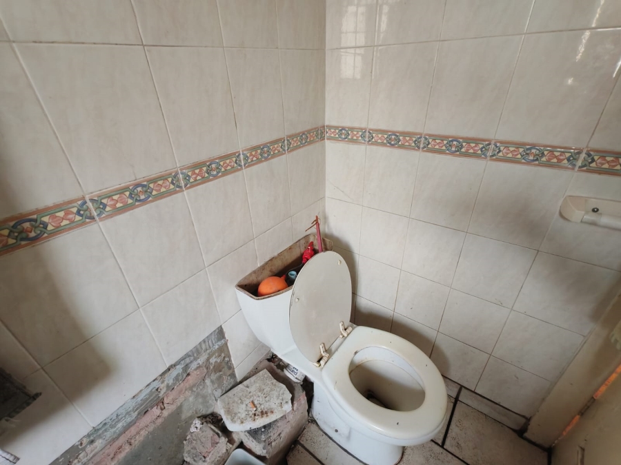 8 Bedroom Property for Sale in Sydenham Eastern Cape